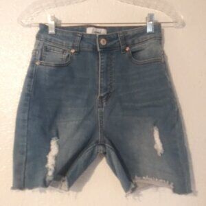 Legend women's size 7 light wash jean shorts